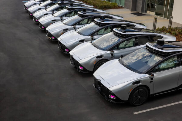 Lyft Đặt Mua Hàng Trăm Xe Tự Lái Tensor Robocar “Lyft-Ready”: Bước Ngoặt Trong Cuộc Đua Robotaxi